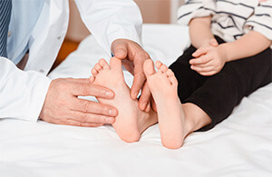 How are Flat Feet Diagnosed?