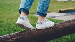 How to Remove Stains from White Shoes: A Step-by-Step Guide to Restoring Their Pristine Look